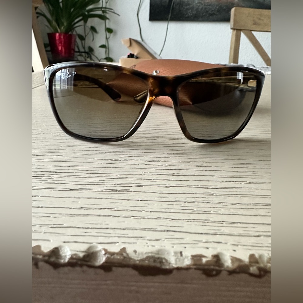 Rayban sunglasses. Unisex.